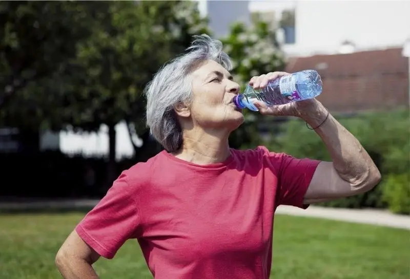 Como a hidratação impacta a saúde na menopausa? 1 Como a hidratação impacta a saúde na menopausa