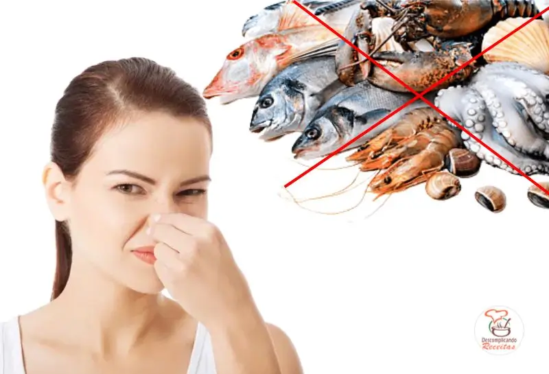 Como tirar o cheiro de peixe das mãos e panelas? 1 Como tirar o cheiro de peixe das mãos e panelas