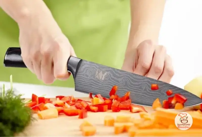 Qual é o melhor tipo de faca para cortar legumes
