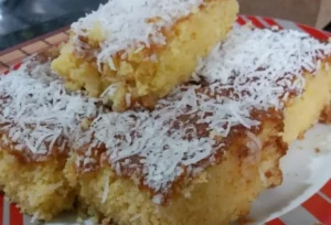Bolo de Fubá com Coco Ralado 