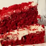 Bolo de Red Velvet Cremoso com Cobertura de Cream Cheese