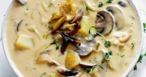 Sopa de cogumelos e alho-poró