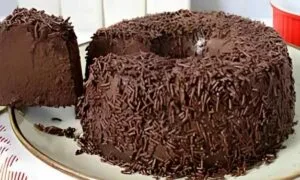 Brigadeirão Cremoso de Micro-ondas: Sobremesa Rápida e Deliciosa!