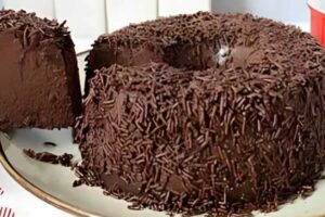 Brigadeirão Cremoso de Micro-ondas: Sobremesa Rápida e Deliciosa!