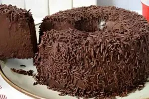 Brigadeirão Cremoso de Micro-ondas: Sobremesa Rápida e Deliciosa!