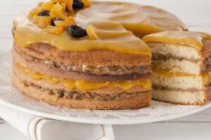 Bolo de Coco com Recheio de Doce de Leite com Ameixa e Geleia de Damasco 1 Bolo de Coco com Recheio de Doce de Leite com Ameixa e Geleia de Damasco