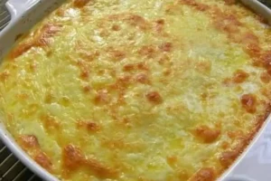 Suflê de Alho-Poró com Queijo Gratinado 1 Suflê de Alho-Poró com Queijo Gratinado