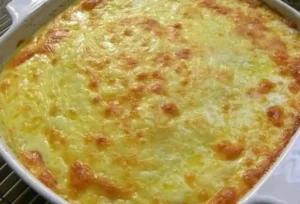 Suflê de Alho-Poró com Queijo Gratinado