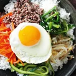 Como Fazer Bibimbap: Arroz Coreano com Legumes e Ovo