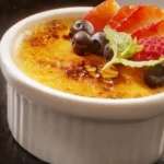 Sobremesa Gourmet: Crème Brûlée de Lavanda com Frutas Vermelhas Frescas