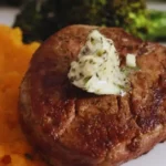 Filé Mignon ao Molho Dijon com Purê de Batata Doce