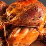 Peru Recheado com Farofa de Castanhas e Molho de Cranberry Caseiro