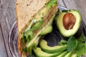 Receita de Sanduíche de Abacate Grelhado